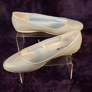 Super Shiny Size 13 Silver Flats!